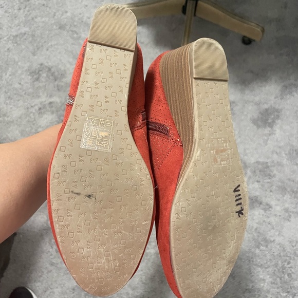 Bright red colored suede wedge booties by Dolce Vida size 8 - Picture 4 of 8